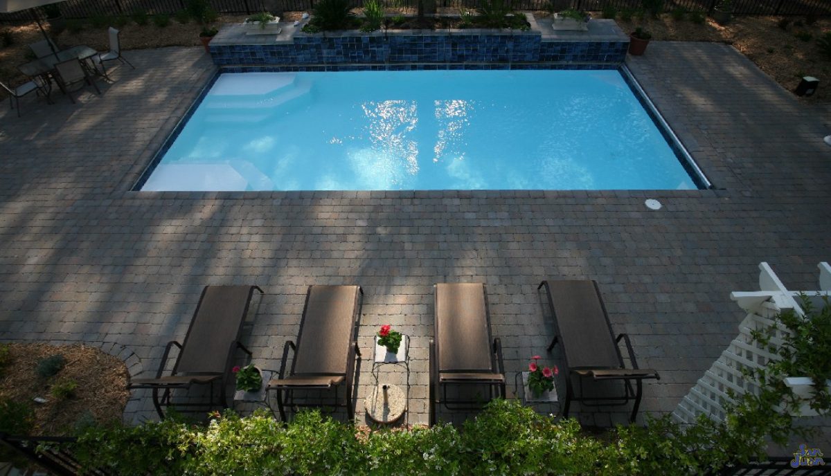 cropped-Outdoor_Patio_Fiberglass_Pool.jpg