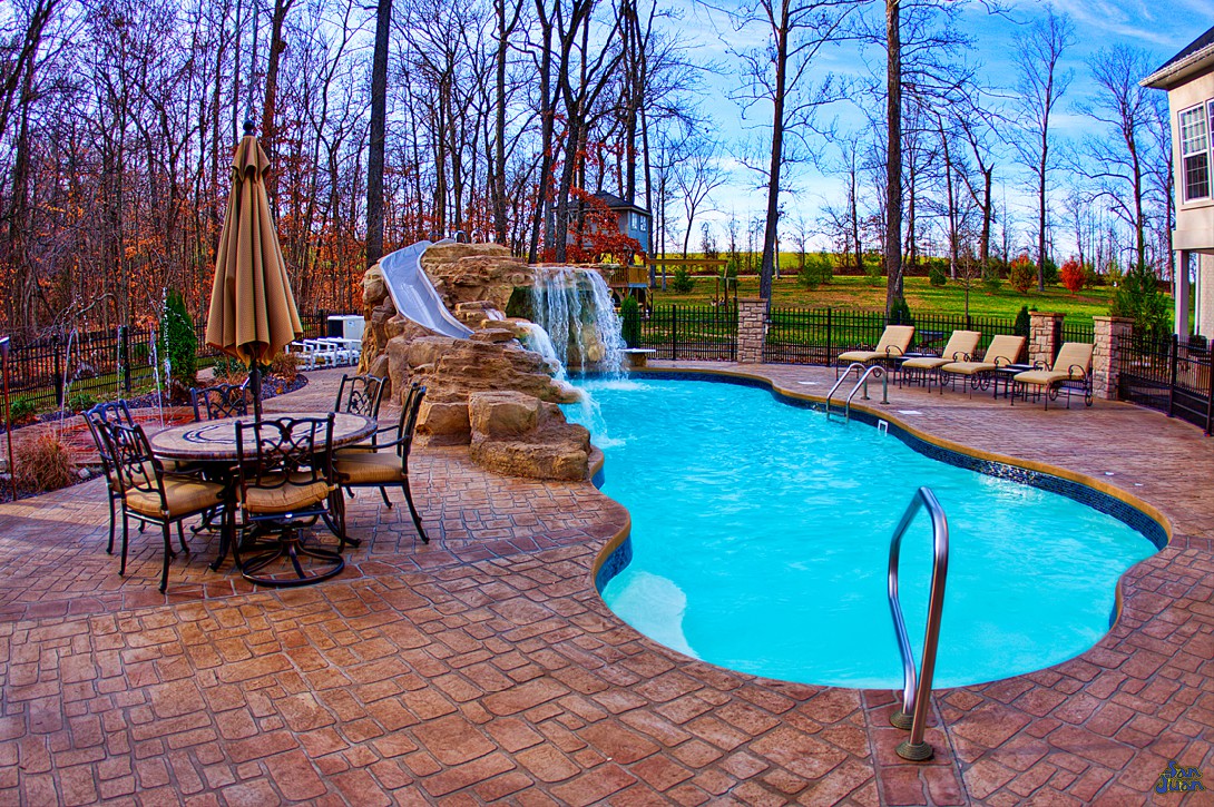 This is another great shot of the Taj Mahal Deep End pool during the day. This swimming pool is absolutely breathtaking. This image shows a crystal clear swimming pool with the Sully Blue Gel Coat. This is one of our four popular color choices. It also really boosts the natural tones of the water so that it's crystal clear!