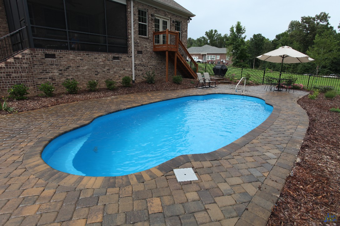 Here you can see the deep end seat located on the opposite end from the shallow end entry steps. This provides a comfortable sitting area for swimmers and guest to relax and escape the heat of the summer!