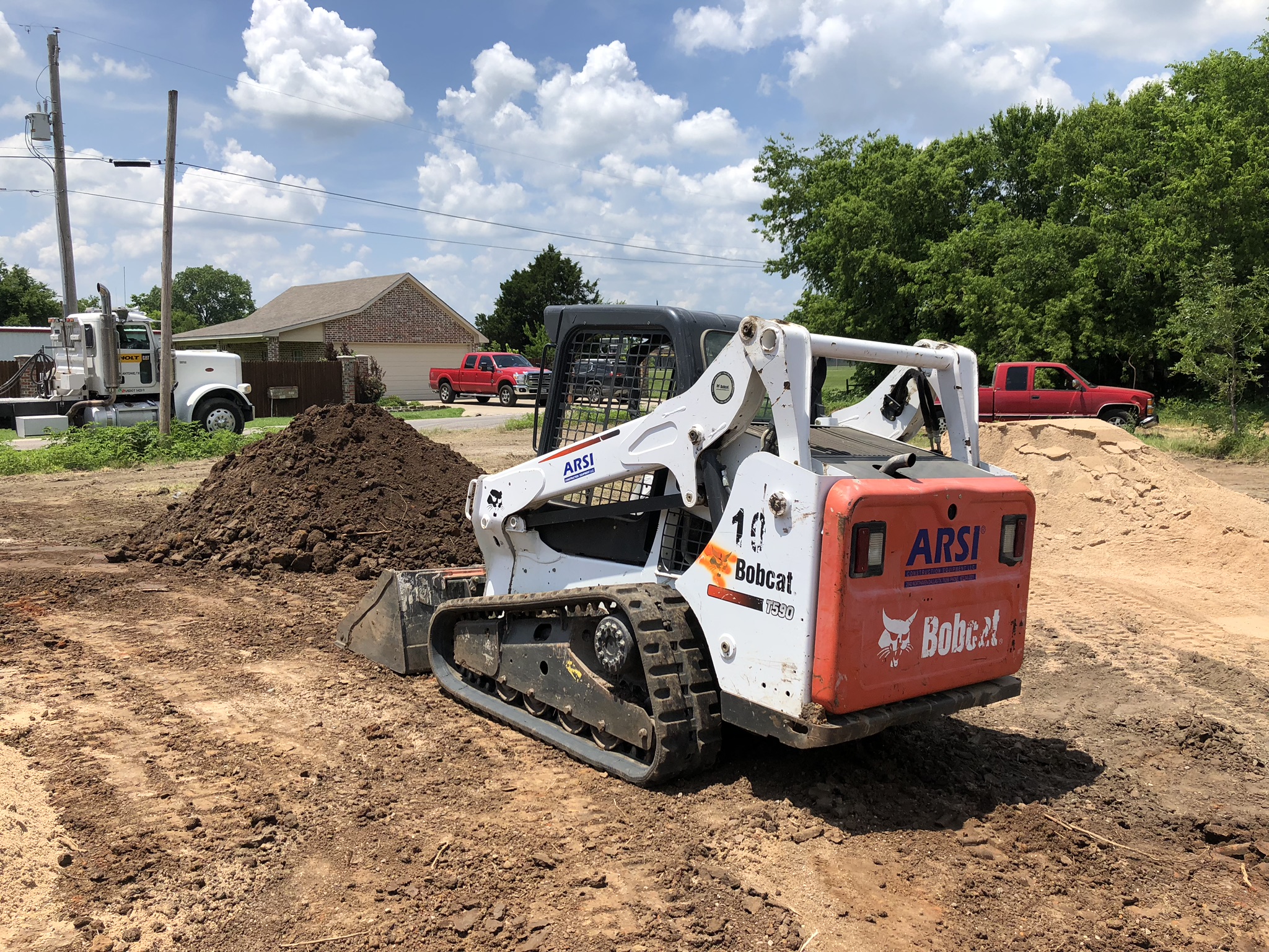 This backyard was completely open and no fence to work around. Because we had such an open space to work with, we rented this Bobcat Excavator to prepare our hole for this new swimming pool. The soil in this backyard was very soft and our crews were done with excavation within just 4 hours. Now that's a quick dig time!