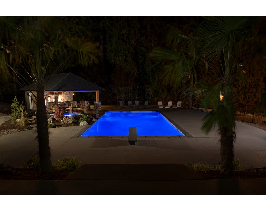 Here is a great example of how beautiful your fiberglass swimming pool will be with the Treo Light! Here you can see a fiberglass swimming pool with multiple Treo Lights. Able to be placed in nearly any location, these lights are exceptional for our line of fiberglass pools!