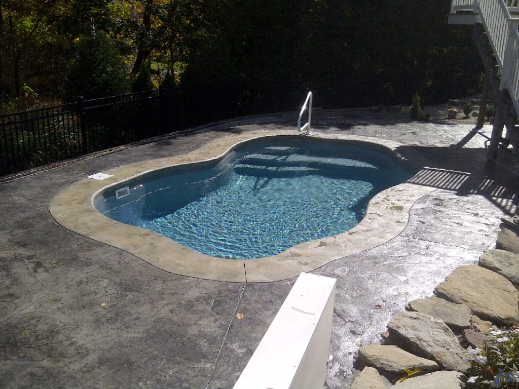 The Arialla is a petite free form fiberglass swimming pool. In fact, it is so small that it can be considered a hybrid model. By including a heater, you can utilize this model as a spa during the cold winter months. With only 4,000 gallons, you can keep this pool heated to extend your swim season from Early Spring to Late Fall. 