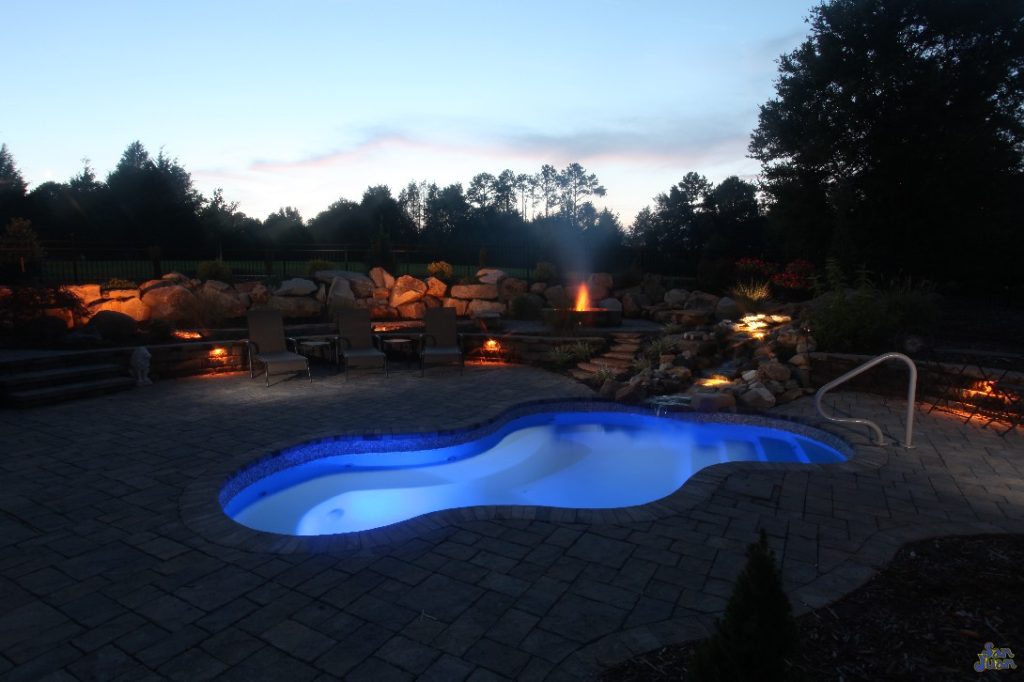 The Vancouver Spa is a stunning display of the elegance you can create for your own backyard! This gorgeous free form fiberglass spa is perfect for entertaining. Designed with a long sitting bench that wraps around the entire shell, this free form spa can hold multiple swimmers very comfortably!