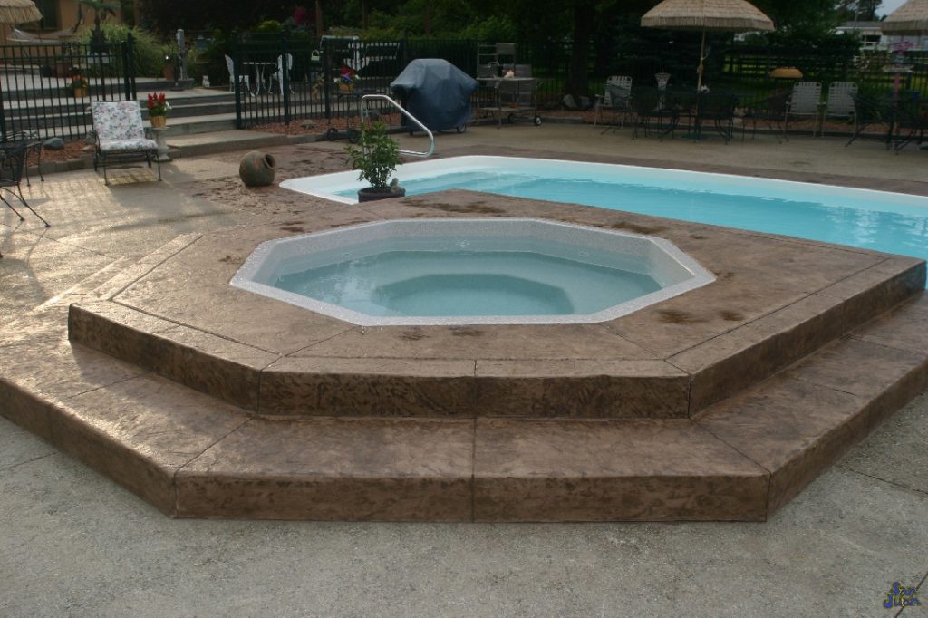 Does anything else sound better than soaking in this warm tub on a frigid evening? Not to us! Here you can see just how roomy this spa is and the nice layout it provides for your family and guests to relax and enjoy each others' company!