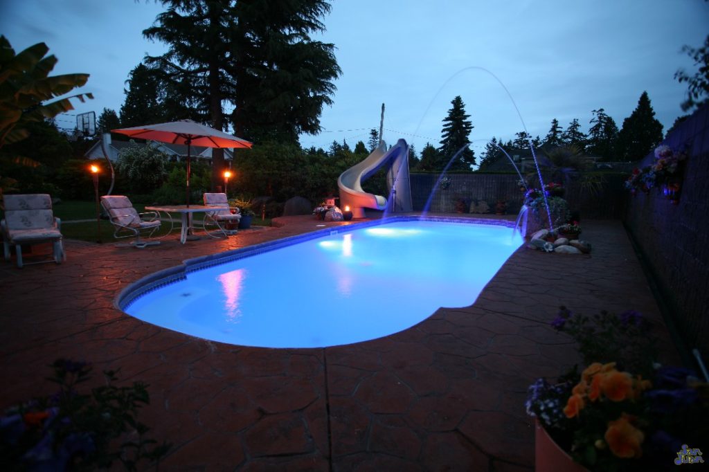 The Savannah Deep is a stunning fiberglass swimming pool designed to hold a large amount of swimmers! Your home is going to be the talk of the neighborhood and likely the place of many future birthday parties. You'll enjoy the roominess of the Savannah Deep as well as the diverse types of swimming it provides!