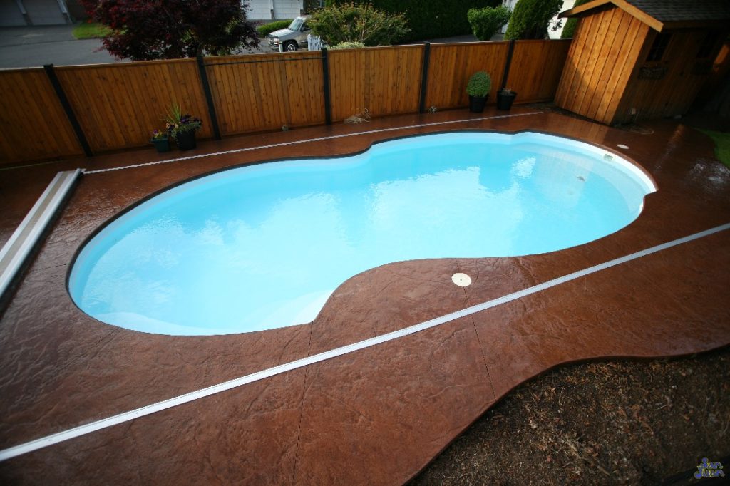 The Atlantic Deep is a robust fiberglass pool design. This unique shape takes the form of a funky figure-8 with curved walls and hidden benches. It's a swimming pool designed for hours of play and even provides an 8' Deep End for advanced swimmers! 