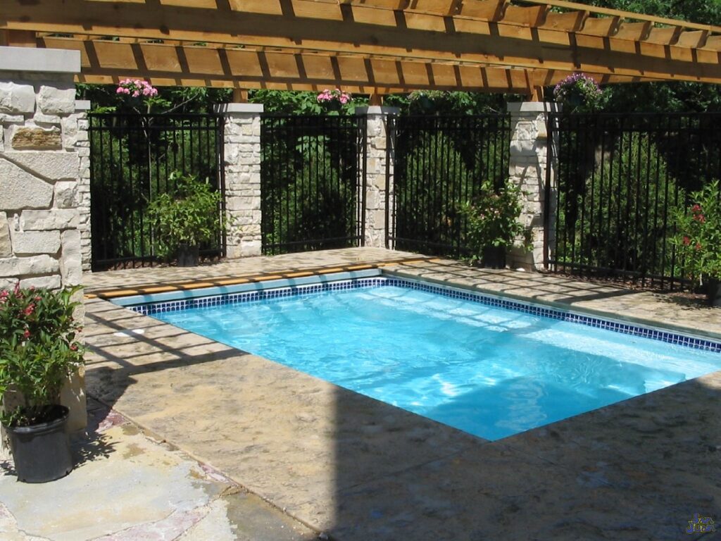 The Sea Isle is a soothing and comfortable, rectangular fiberglass swimming pool. Designed with a total surface area of only 53 SQFT, this is a petite swimming pool that will fit in any sized backyard. 